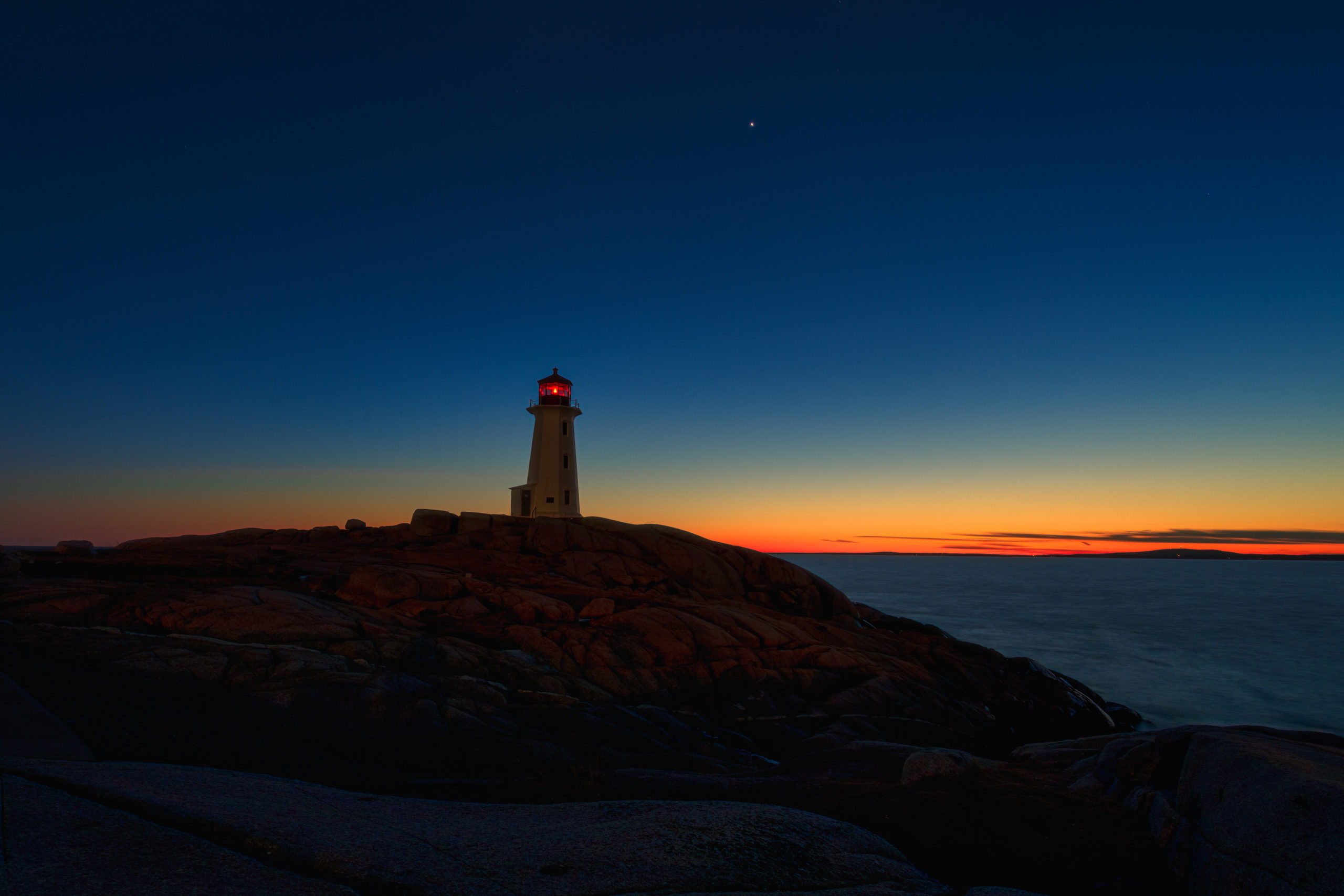 the most photographed lighthouse in North America is Peggys cove lighthouse